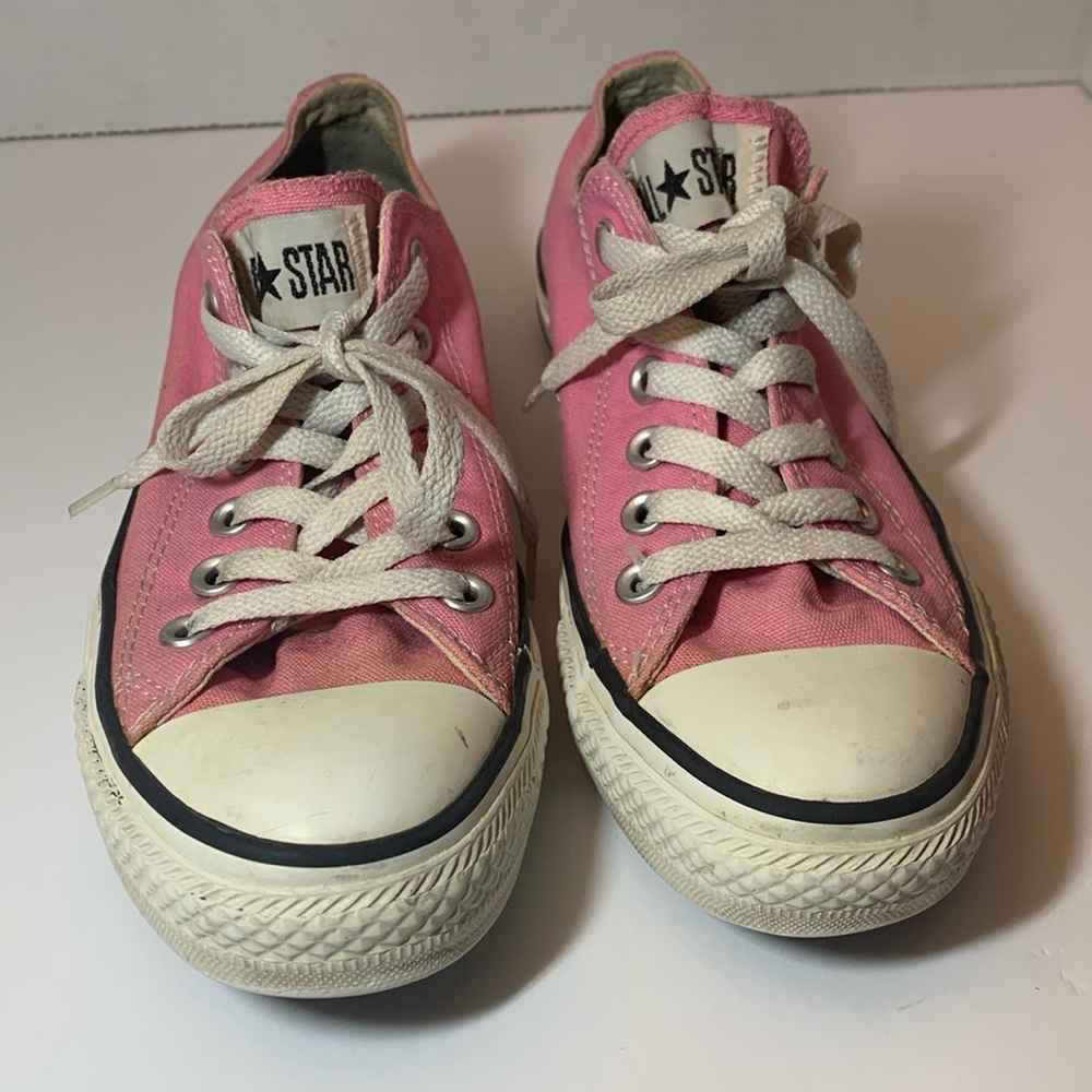 ALL STAR CONVERSE SNEAKERS PINK COLOR.